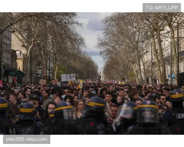 水晶宫球迷集会抗议，呼吁俱乐部提升管理透明度
