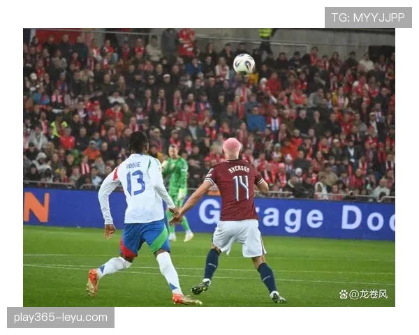 足球盛事激战正酣,强队对决闪耀赛场 足球盛事激战正酣,强队对决闪耀赛场