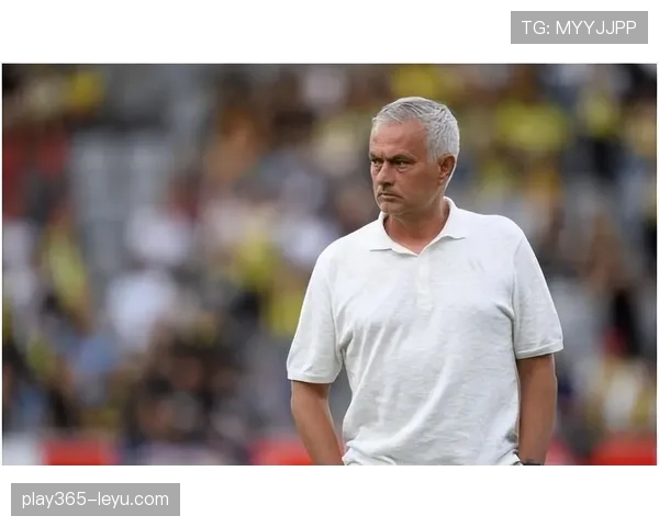 穆里尼奥与弗格森战术交锋再引热议,足坛影响力持续发酵 穆里尼奥与弗格森战术交锋再引热议,足坛影响力持续发酵