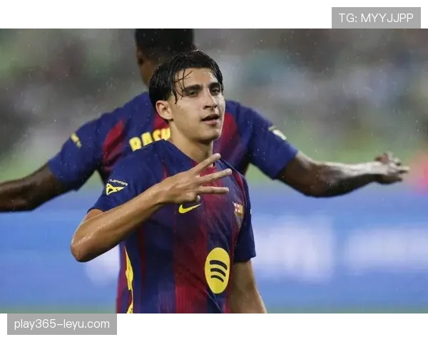 莱万身披巴萨9号首秀状态火热,引爆球迷期待 莱万身披巴萨9号首秀状态火热,引爆球迷期待