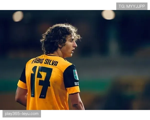 海伦芬主帅以独特执教风格引领战术革新，持续吸引足坛关注