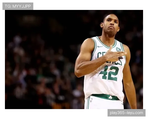 里德·谢泼德挡拆对位内线，较上季三分威胁提升